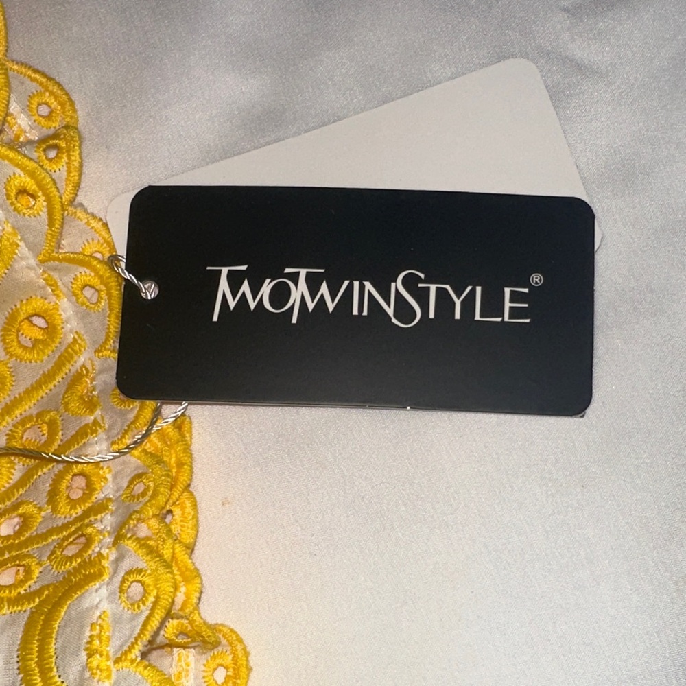 Yellow Lace Women's Dress. Size S - Picture 11 of 11